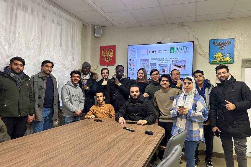 Students of BelSU Preparatory Department learn about Russian traditions